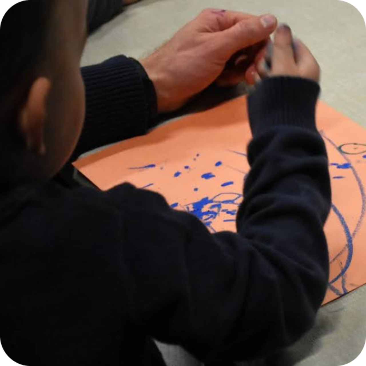 Une matinee en mots et couleurs avec Petits bonheurs et Lire et Faire lire